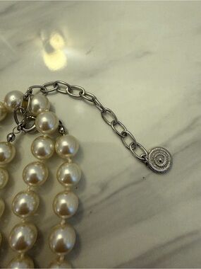 EUC R.J. Graziano Ivory Faux Pearl Necklace